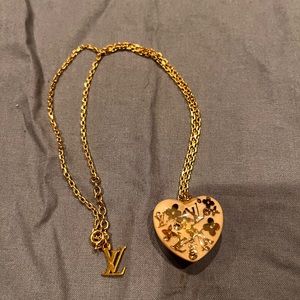 LOUIS VUITTON
Inclusion Heart Necklace